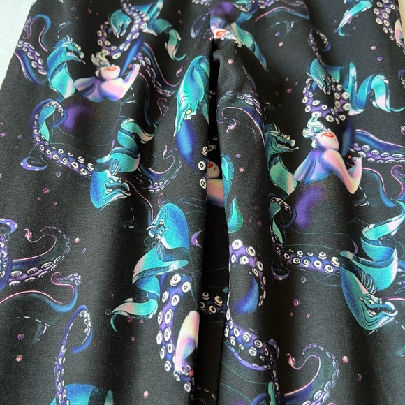 New Disney Little Mermaid Ursula Leggings Zipper Villains Women's Small Pants go - Picture 8 of 11